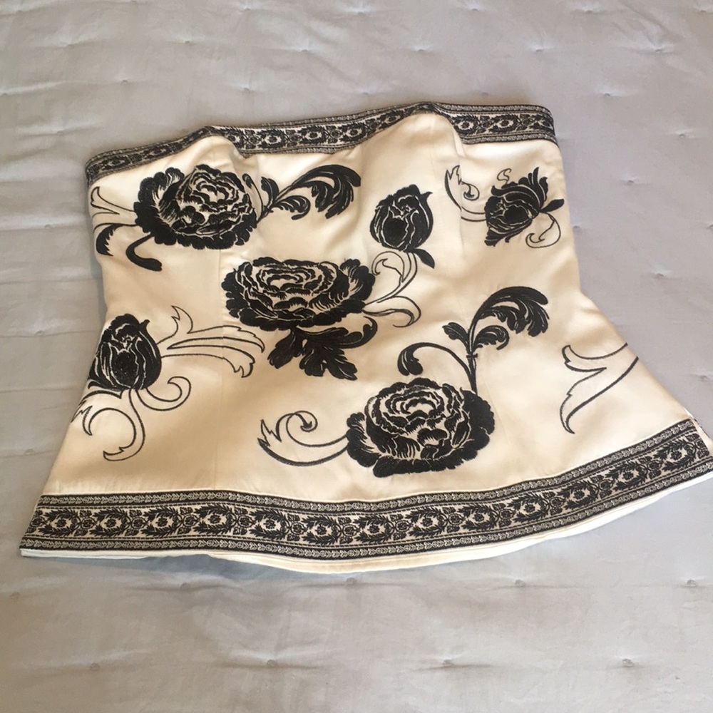 Beautiful Black and White Flower Bodice